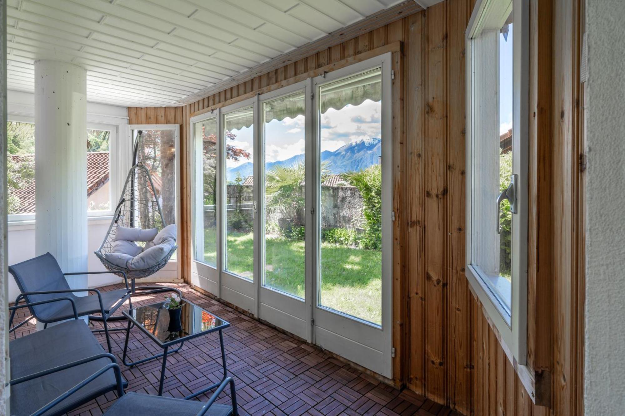 Schoene Wohnung An Toplage Mit Gratis Parkplatz! Gambarogno Exterior foto