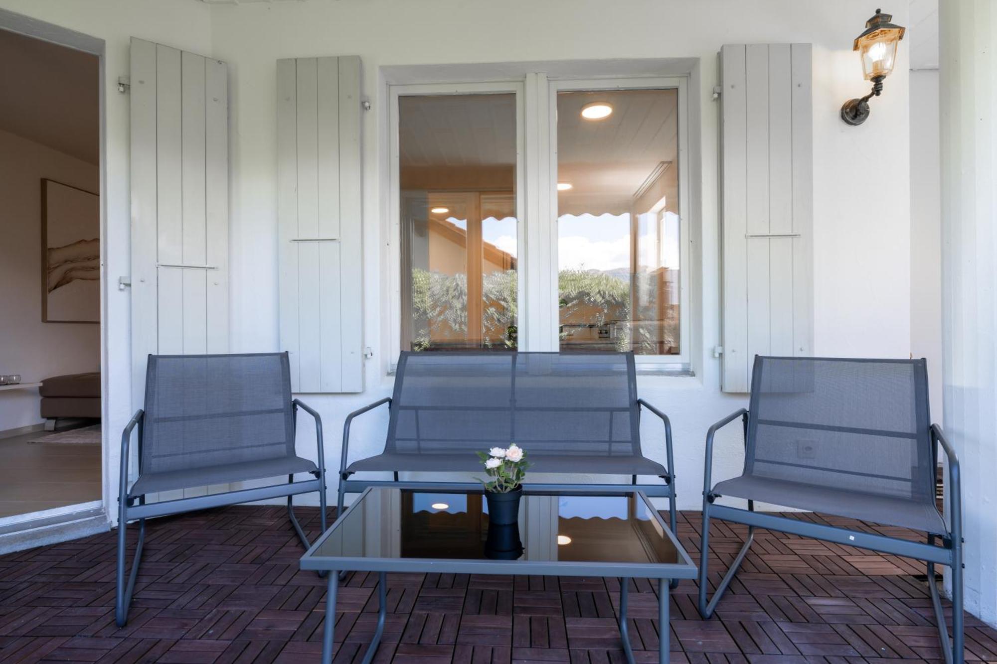 Schoene Wohnung An Toplage Mit Gratis Parkplatz! Gambarogno Exterior foto